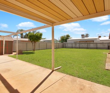 Fresh, Bright & Move-in Ready Three Bedroom Home! - Photo 4