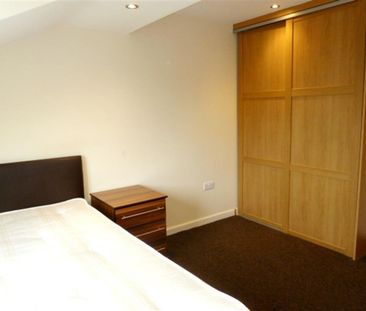 2 bedroom Flat To Let - Photo 3