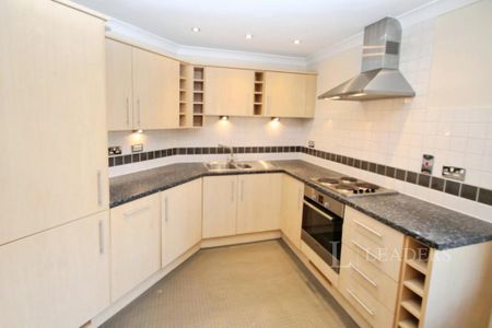 2 bedroom flat to rent - Photo 2