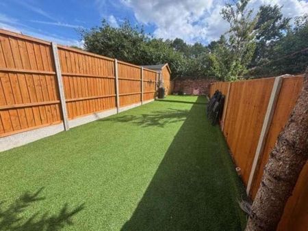 The Avenue, Egham, TW20 - Photo 4