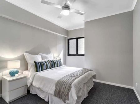 “Incredible Value! Centrally located, top floor, North-East corner apartment!” - Photo 2