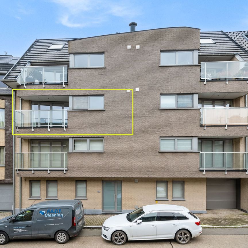 Ruim, lichtrijk appartement met autostaanplaats te Herzele! - Foto 1