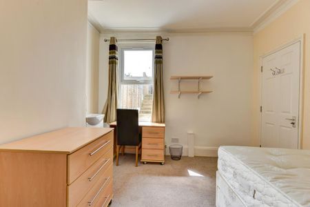 8 bedroom house to rent - Photo 2