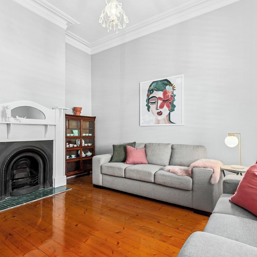 Victorian Elegance Meets Café Culture - Photo 1