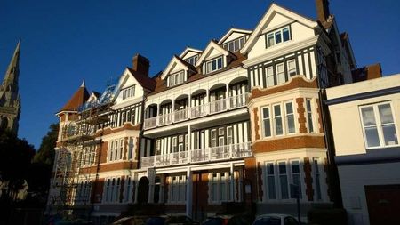 Bedroom Second Floor Flat In Bournemouth, BH1 - Photo 3