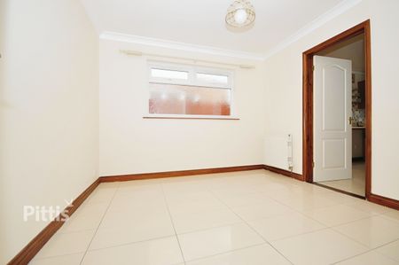 4 bedroom detached house to rent - Photo 2