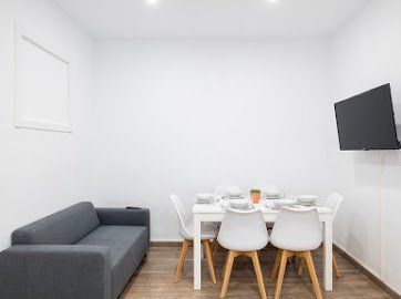 Bright double room in Calle Valencia, Eixample - Photo 5