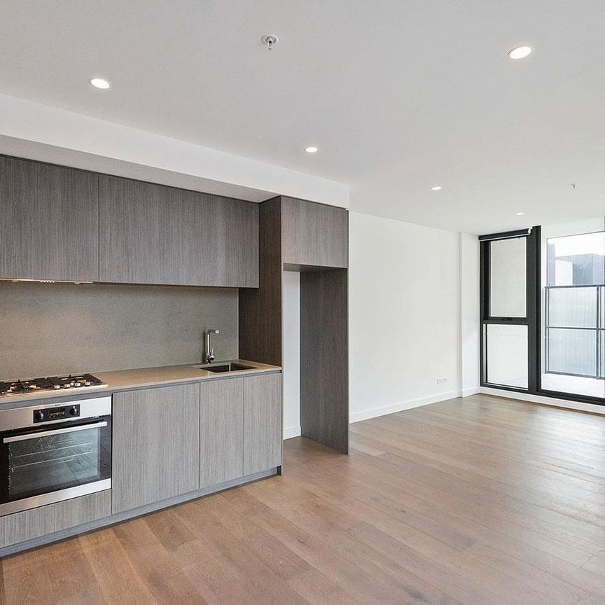 Next to new - Two bedroom modern apartment - Photo 1