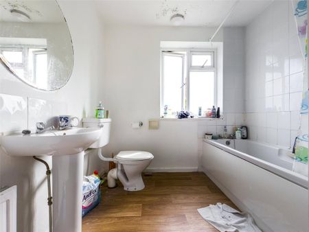 4 bedroom semi-detached house to rent - Photo 5