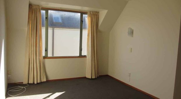 Spacious Apartment by Art Gallery & Hagley Park - Photo 1