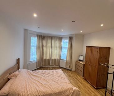 Room in a Shared House, New River Crescent, N13 - Photo 1