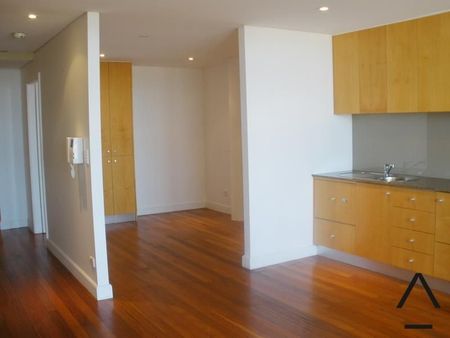 One Bedroom Manhattan Loft Style Apartment - Photo 2