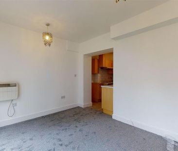 2 bedroom maisonette to rent - Photo 4
