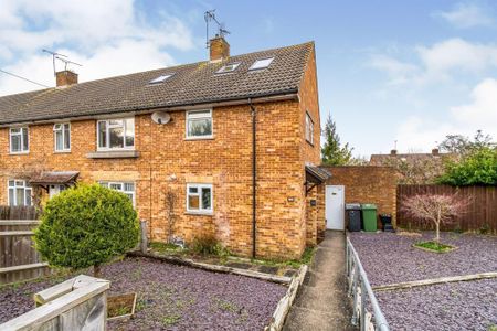 4 bedroom semi-detached house to rent - Photo 5