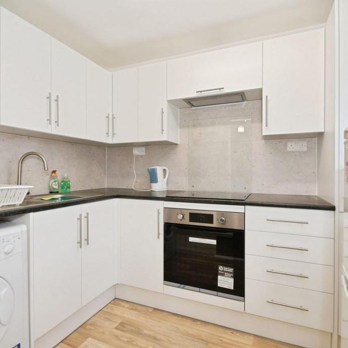 Studio to rent - Photo 1