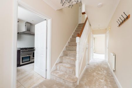 5 bedroom detached house to rent - Photo 2