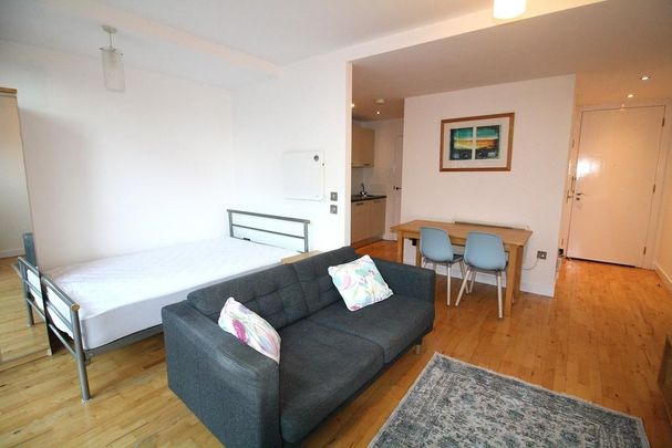 Studio to rent - Photo 1