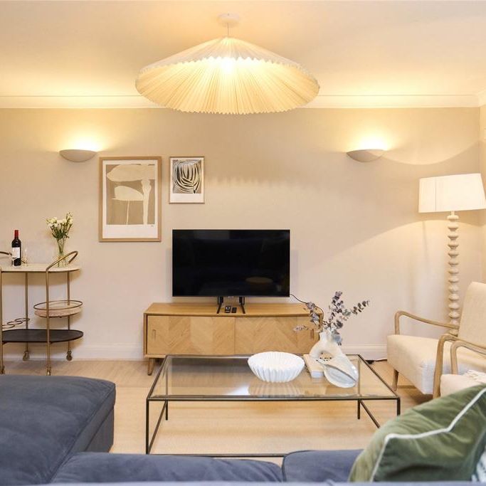 3 bedroom flat to rent - Photo 1