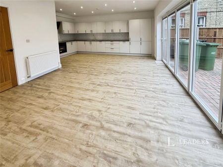 3 bedroom detached house to rent - Photo 5