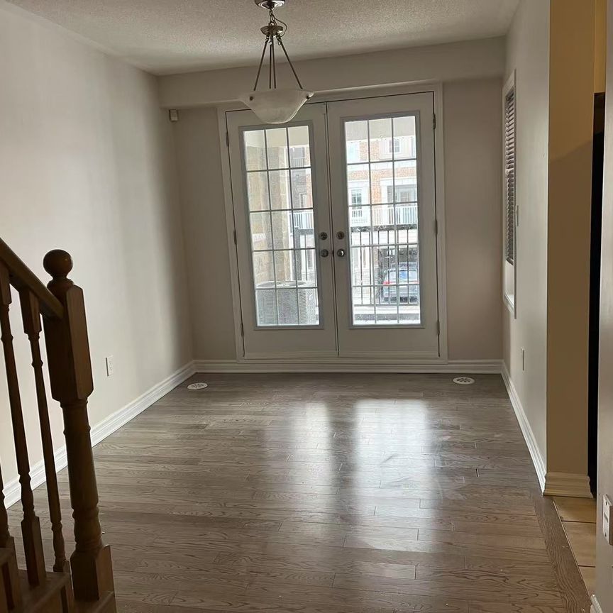 For Lease - 7 Mcgrath Avenue, Richmond Hill, Ontario - Photo 1