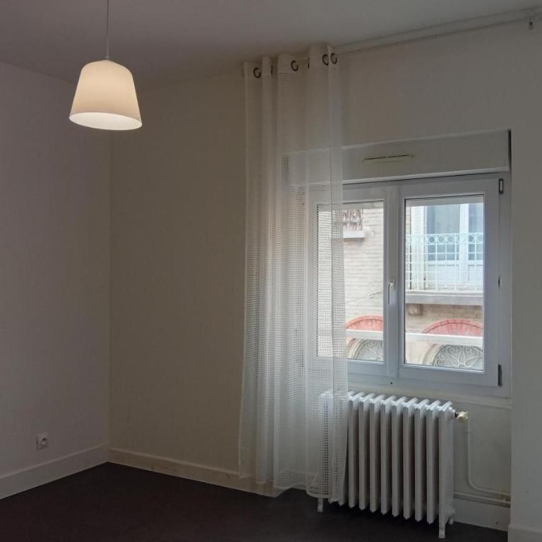 A LOUER STUDIO en HYPER CENTRE de REIMS - PROCHE TRAMWAY - CATHEDRALE - RUE DE VESLE - Photo 1