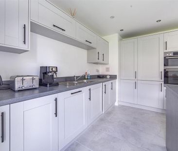 4 bedroom detached house to rent - Photo 6