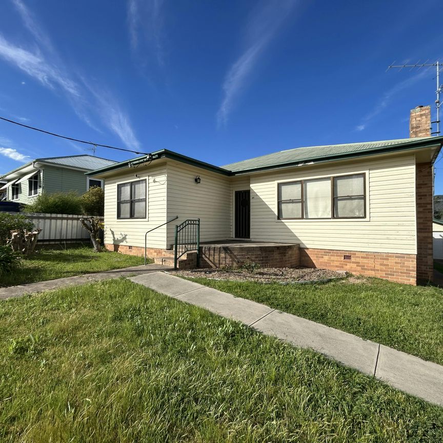 Three Bedroom House in West Tamworth - Photo 1