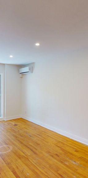 Bright And Spacious 2-bedroom Apartment - Photo 1