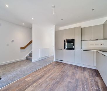 3 bedroom semi-detached house to rent - Photo 5