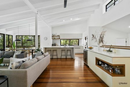Tranquil Bushland Retreat In Quiet Location - 5 Bedrooms & Pool - Furnished - Photo 2
