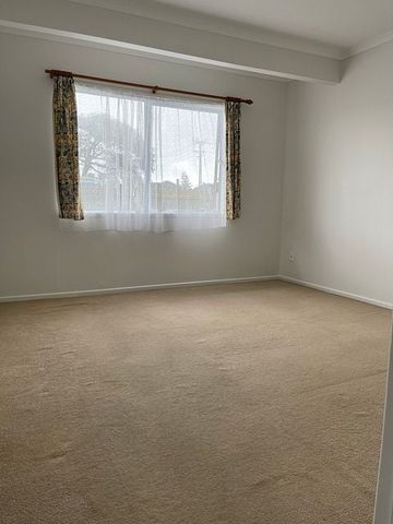 Available NOW 3BR Family Home (rent includes lawn) - Photo 3