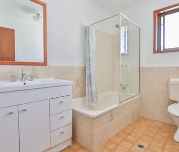 Neat 2 Bedroom Unit - Photo 4