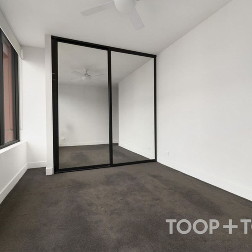 Secure & Contemporary Apartment - Photo 1