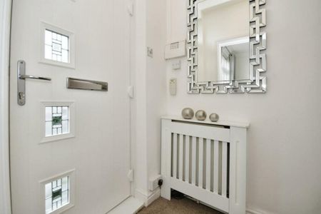 3 bed Terraced - To Let - Photo 4