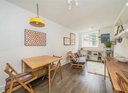 High Street - Photo 4