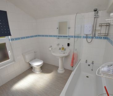3 Bedroom Terraced House - Photo 4