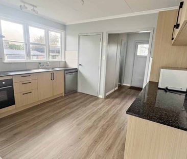 THREE BEDROOMS IN SHANNON - Photo 3