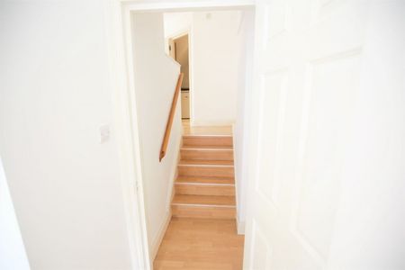 Fortess Road, London - Photo 2