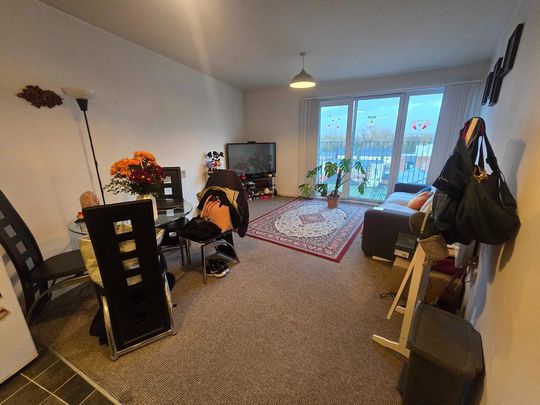 2 bedroom flat to rent - Photo 1