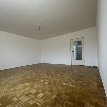 Sparen Sie sich eine Monatsmiete - heute einziehen und erst ab März bezahlen! Sofort verfügbare Familienwohnung bietet höchsten Wohnkomfort, entspannte Grünlage und herrlichen Ausblick! - Photo 1