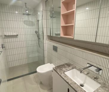 “Stylish 2 Bedroom Apartment-Very close to train.” - Photo 3