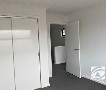 MODERN LAKESIDE LIVING IN SOUGHT-AFTER TIMBERTOP ESTATE - Photo 3