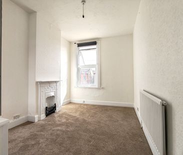 2 Bed Flat, Balfour Road, IG1 - Photo 3