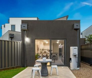 Family Home in Roxburgh Park - Photo 3