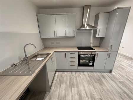 High Street, Neston - Photo 3