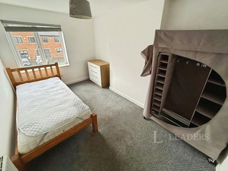 1 bedroom in a house share to rent - Photo 3