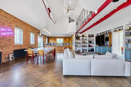 3 bedroom flat to rent - Photo 4