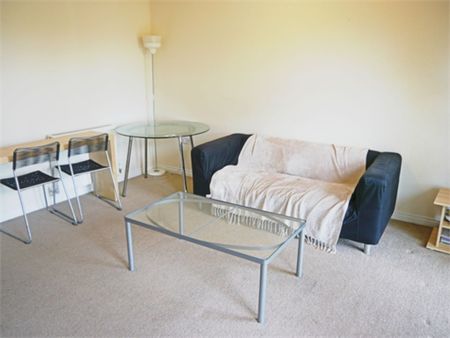 2 Bedroom Apartment - Photo 3