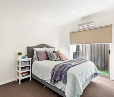 Stylish & Spacious Town Residence in Prime Location - Photo 3