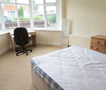 Bedroom Detached House In Winton, BH9 - Photo 2